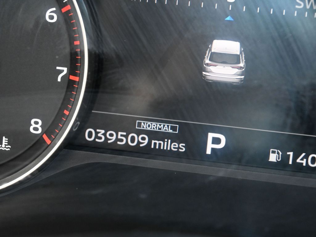 Used 2022 Alloy Silver Metallic Mitsubishi SE image 36