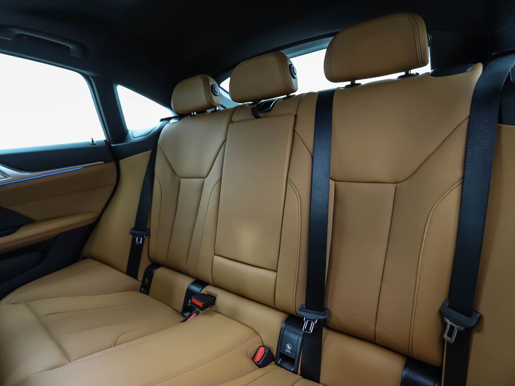 Thumbnail: 2026 BMW i4 - 23