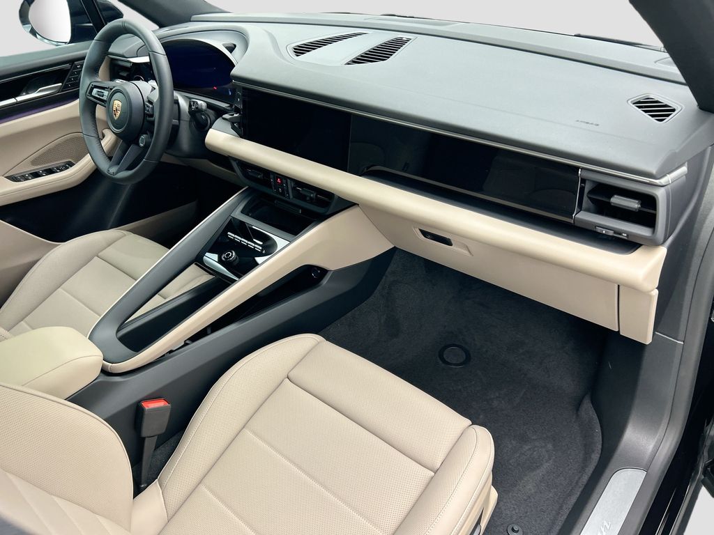 Thumbnail: 2025 Porsche Macan - 20