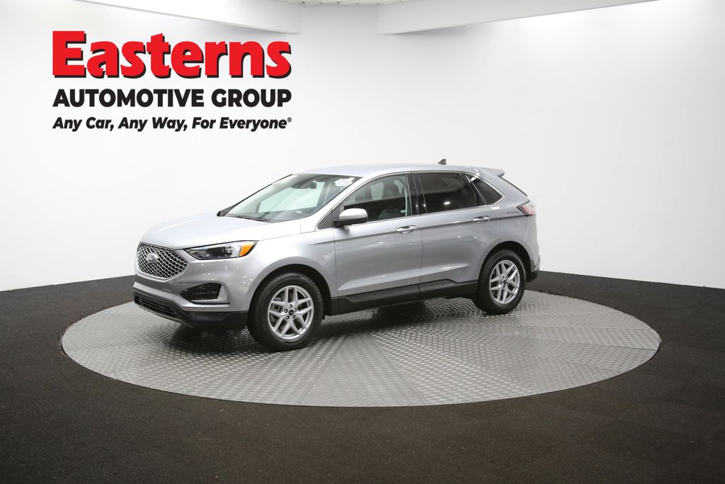 Used 2024 Silver Ford SEL image 54