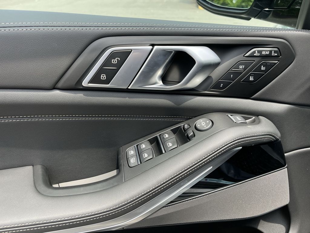 Thumbnail: 2026 BMW X7 - 13