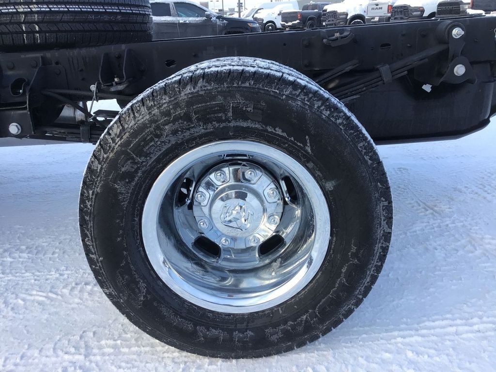 2024 RAM 3500 Chassis SLT - Photo 10