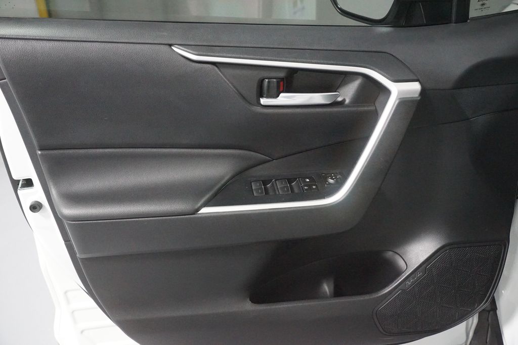 Thumbnail: 2022 Toyota RAV4 - 29