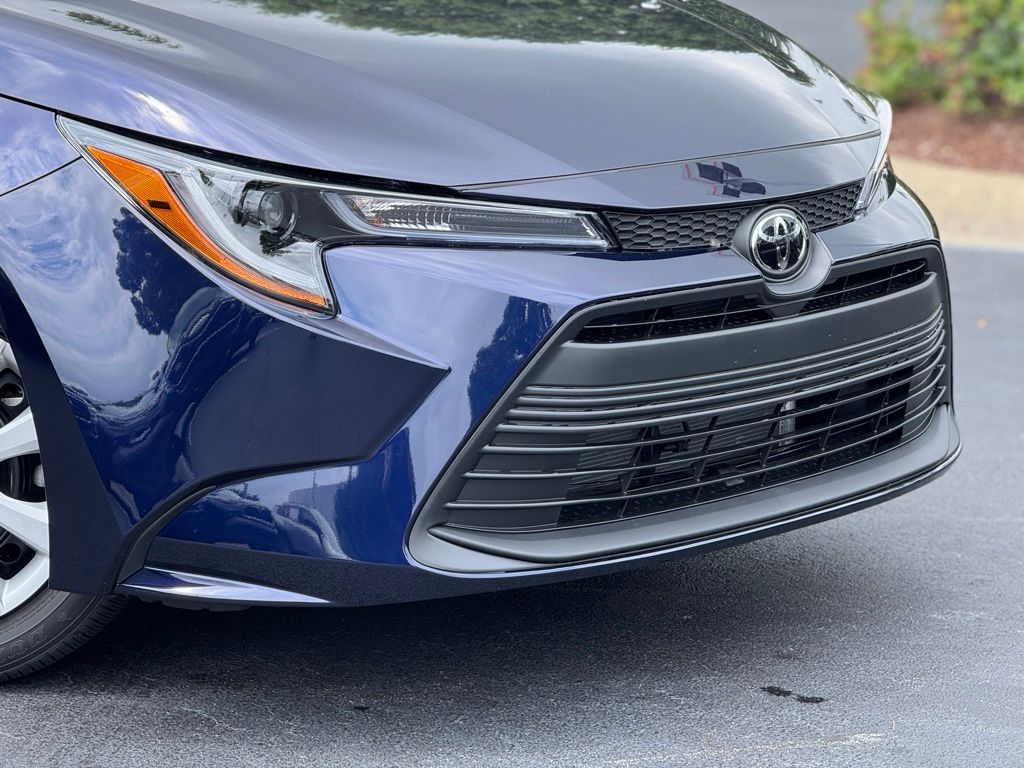 2025 Toyota Corolla LE photo 4