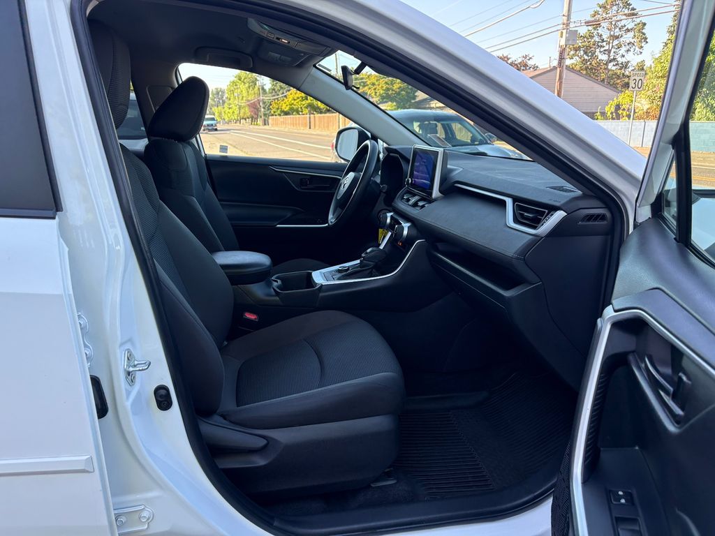 2023 Toyota RAV4 Hybrid LE