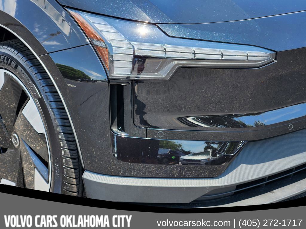 2025 Volvo EX30 Plus - Photo 8