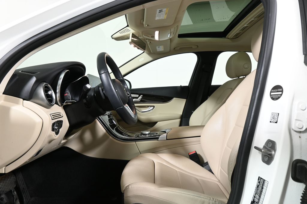 Thumbnail: 2020 Mercedes-Benz C-Class - 3