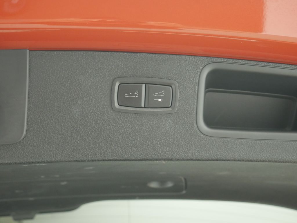 Thumbnail: 2023 Porsche Macan - 21