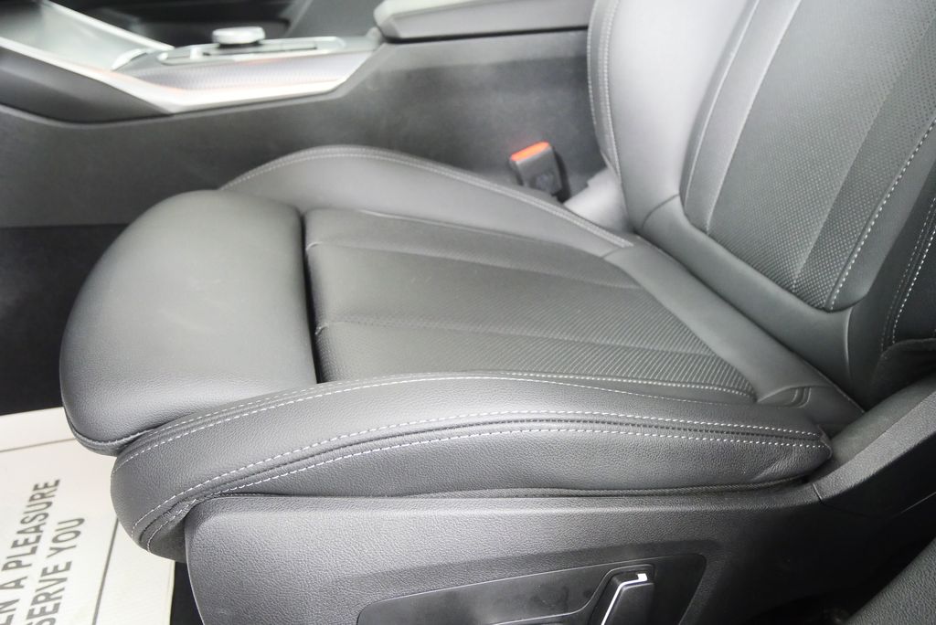 Thumbnail: 2025 BMW 4 Series - 10