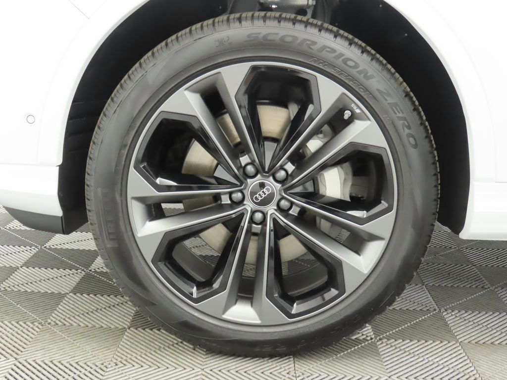 2025 Audi Q7  32