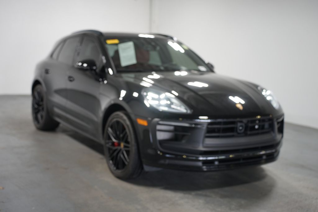 Thumbnail: 2023 Porsche Macan - 3