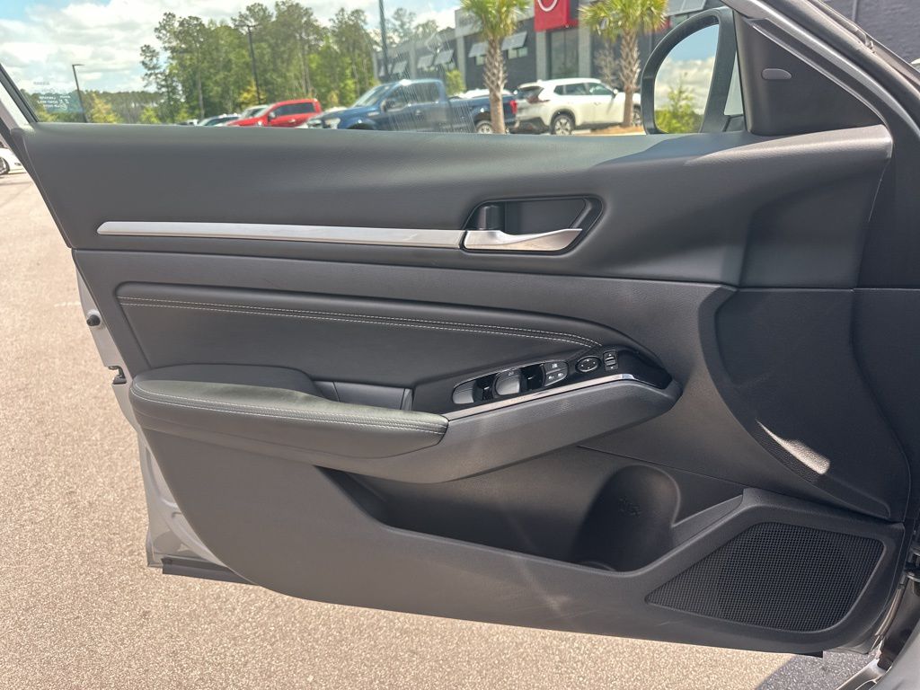 2022 Brilliant Silver Metallic Nissan Altima 2.5 SV FWD Sedan