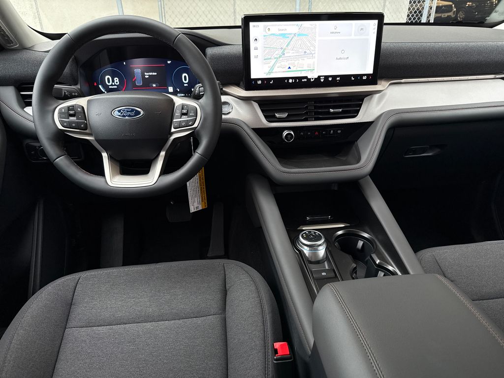 2025 Ford Explorer photo 4