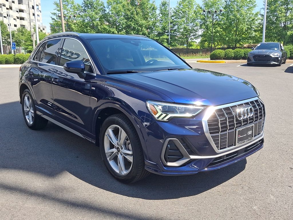 Thumbnail: 2021 Audi Q3 - 3