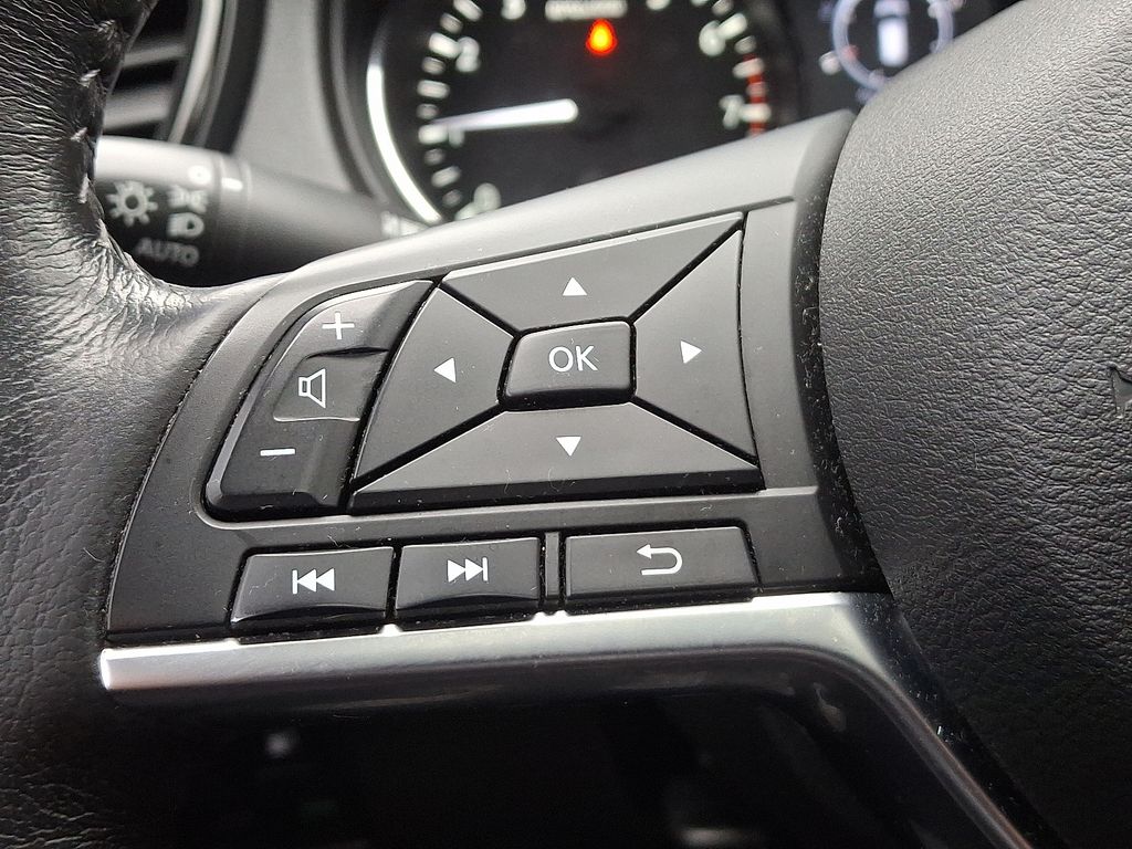 2018 Nissan Rogue SV 21