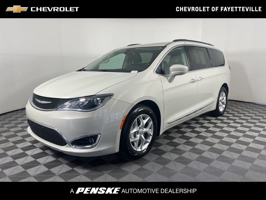 2017 Chrysler Pacifica Touring L -
                Fayetteville, AR