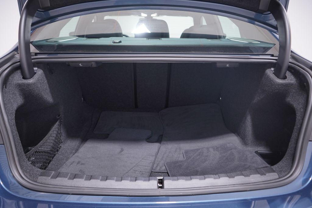 Thumbnail: 2025 BMW 3 Series - 23