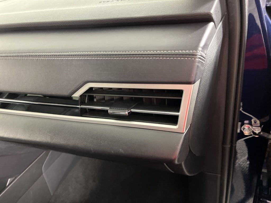 Thumbnail: 2024 Mitsubishi Outlander - 21