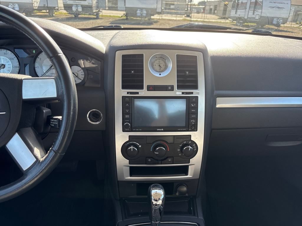 2008 Cool Vanilla Clearcoat Chrysler 300 Dub Edition RWD Sedan