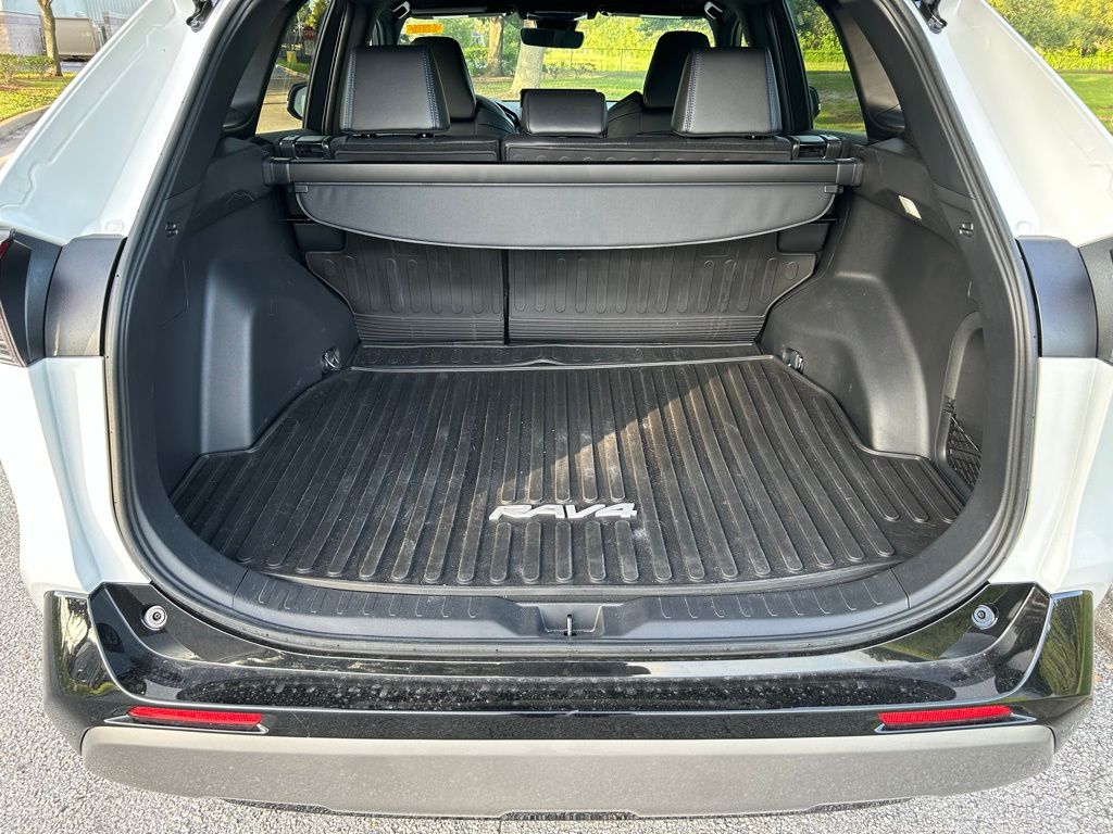 2023 Toyota RAV4 XSE 10