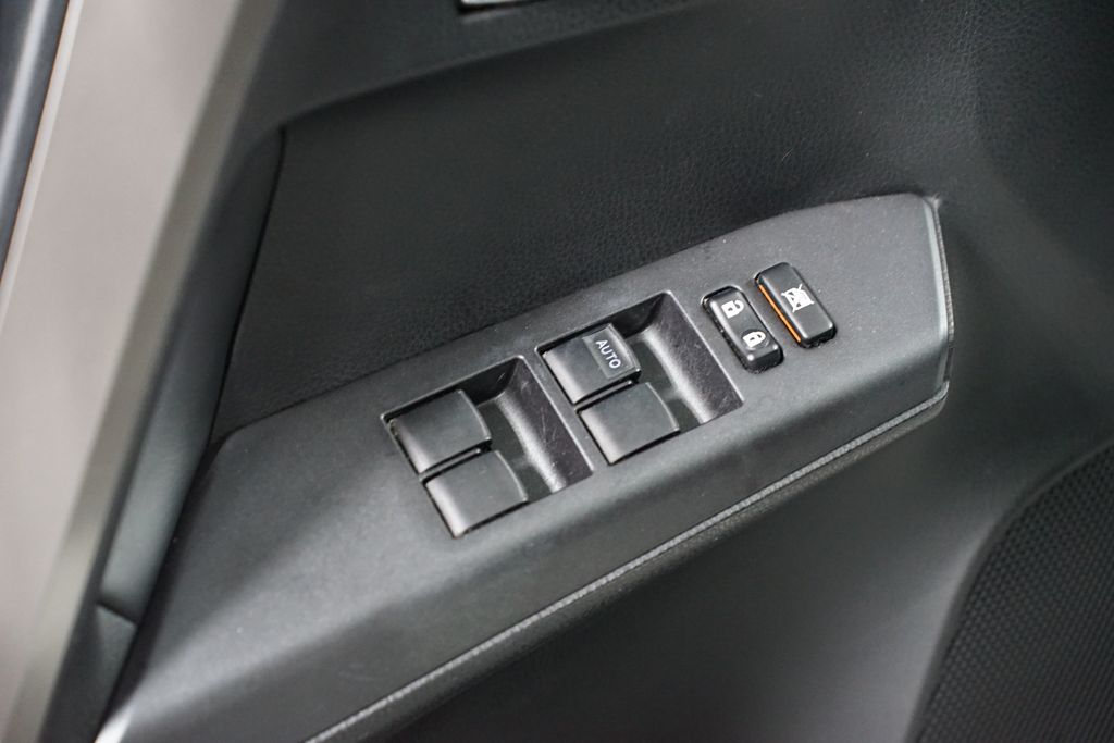 Thumbnail: 2018 Toyota RAV4 - 30