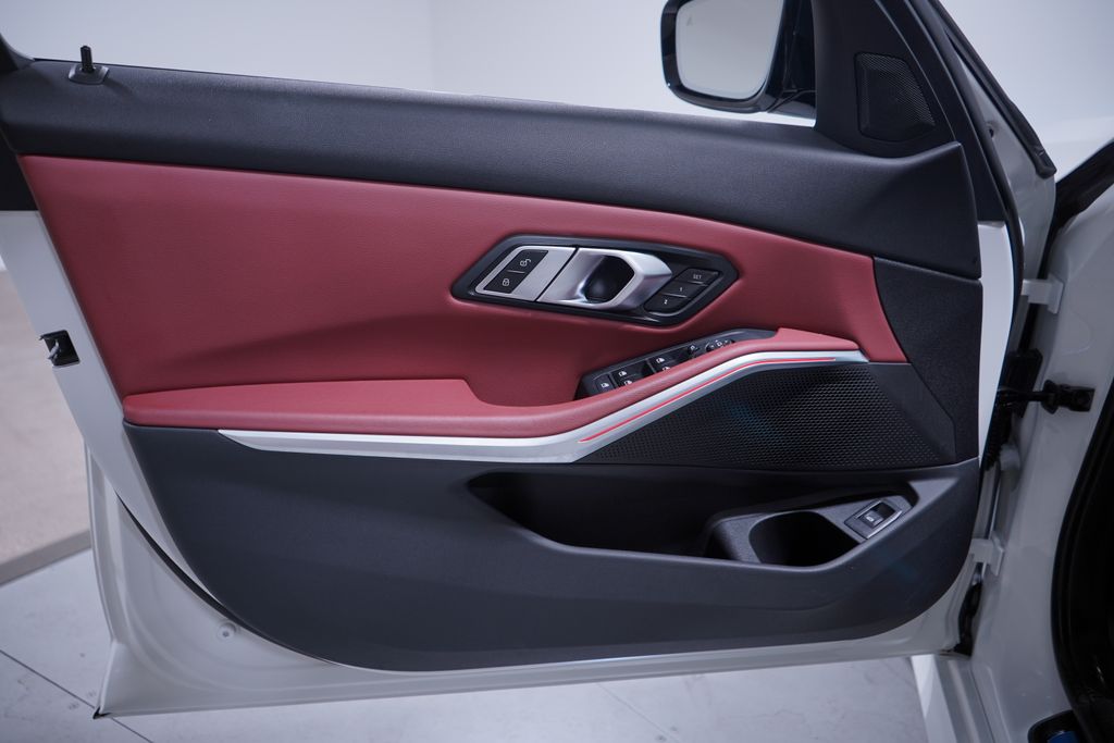 Thumbnail: 2022 BMW 3 Series - 16