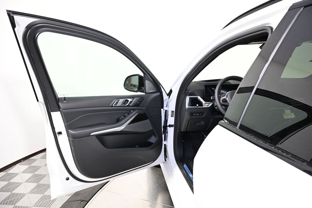 Thumbnail: 2026 BMW X5 - 21