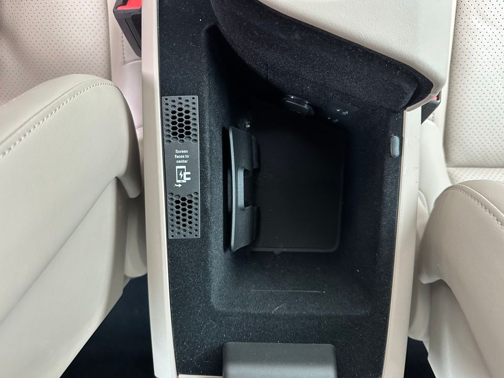 Thumbnail: 2023 Porsche Taycan - 23