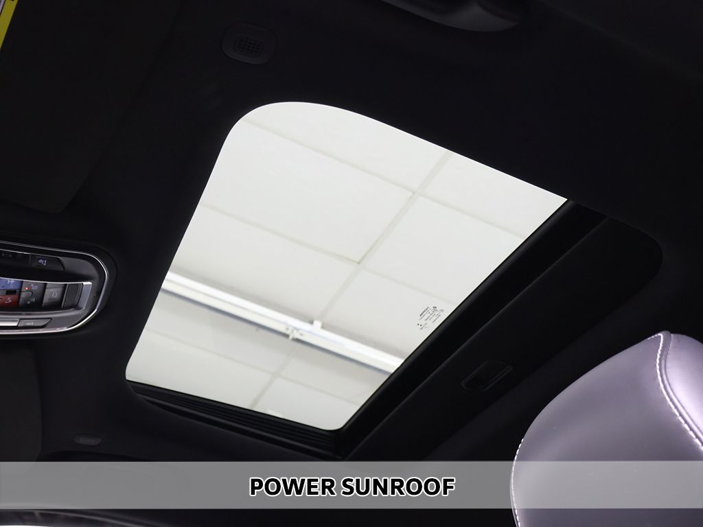 Used 2023 Gray Jeep Altitude image 3