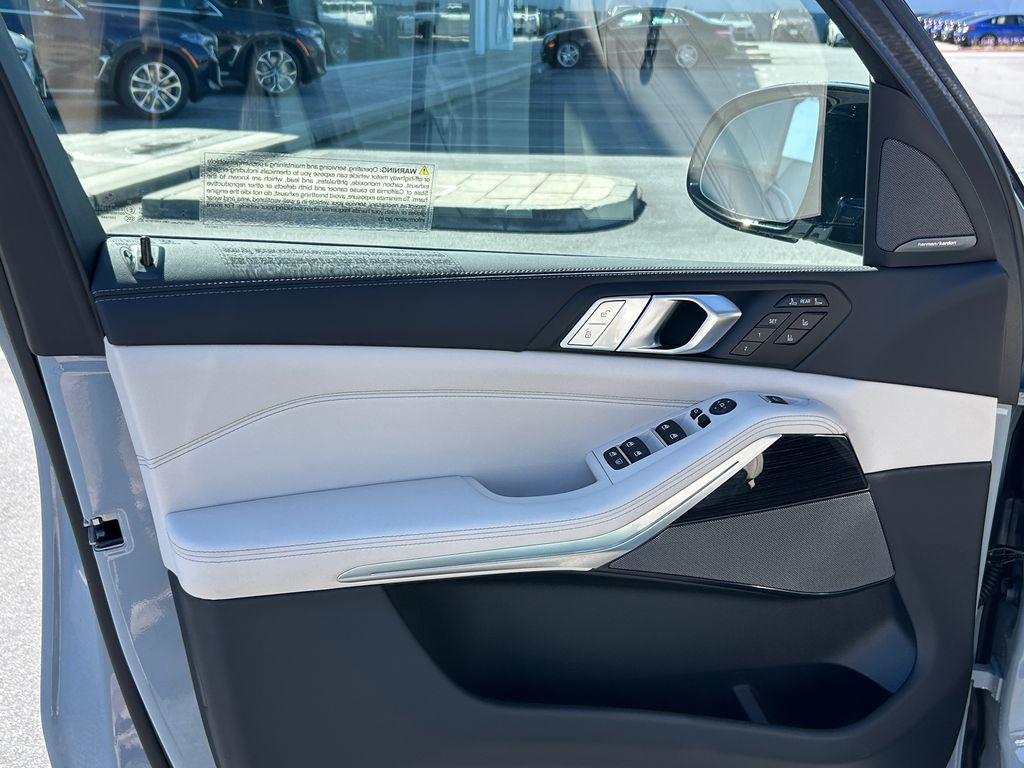Thumbnail: 2027 BMW X7 - 11