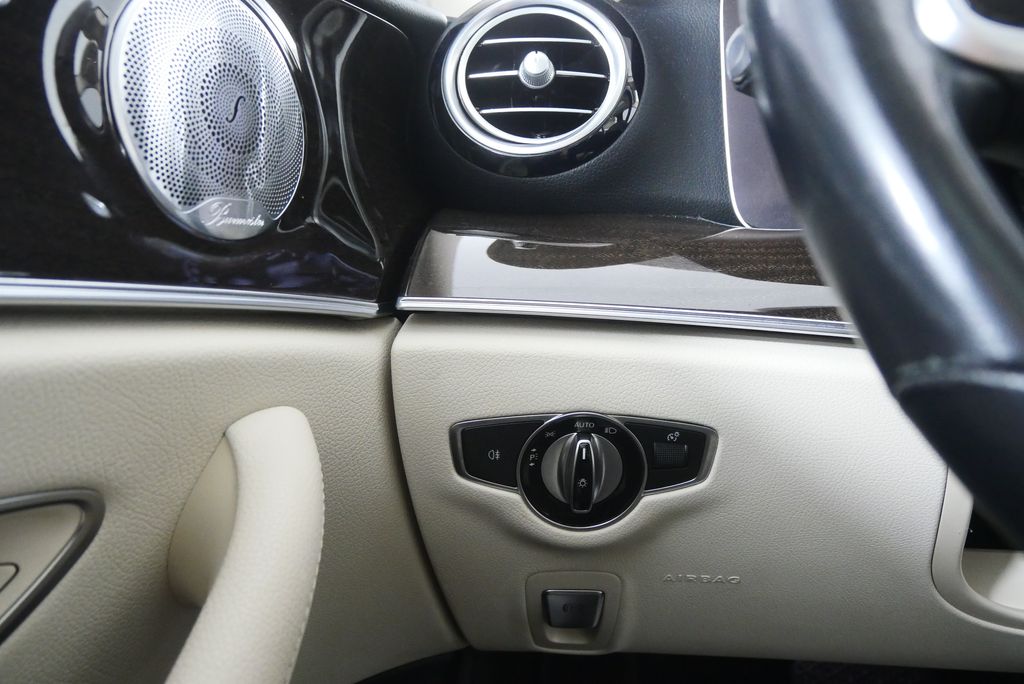 Thumbnail: 2020 Mercedes-Benz E-Class - 18