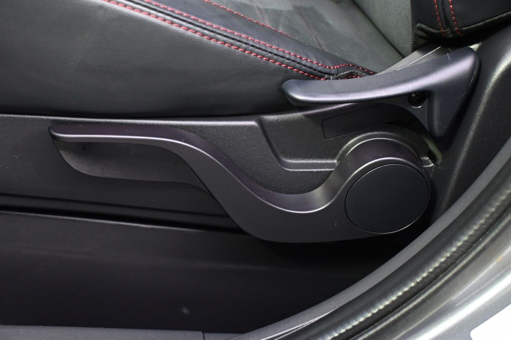 Used 2025  Mitsubishi 2.0 SE image 14