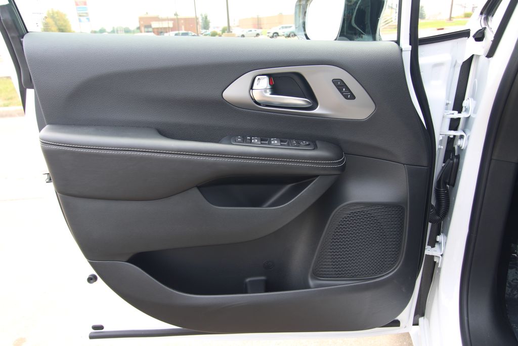 New 2027 Chrysler Pacifica Van