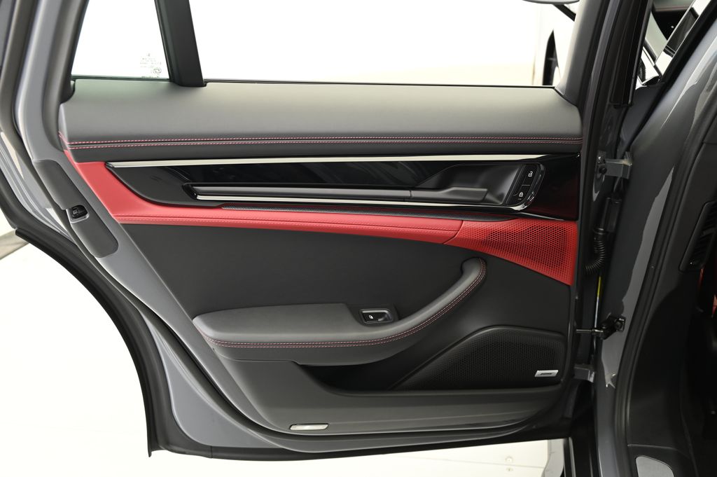 Thumbnail: 2025 Porsche Panamera - 31