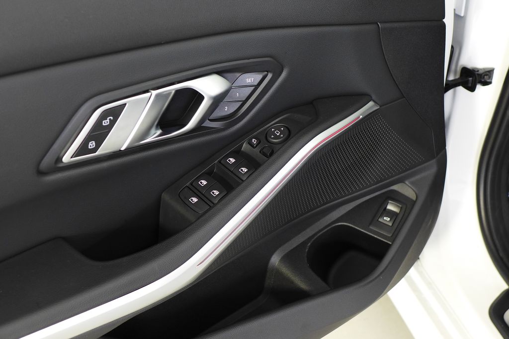 Thumbnail: 2023 BMW 3 Series - 12