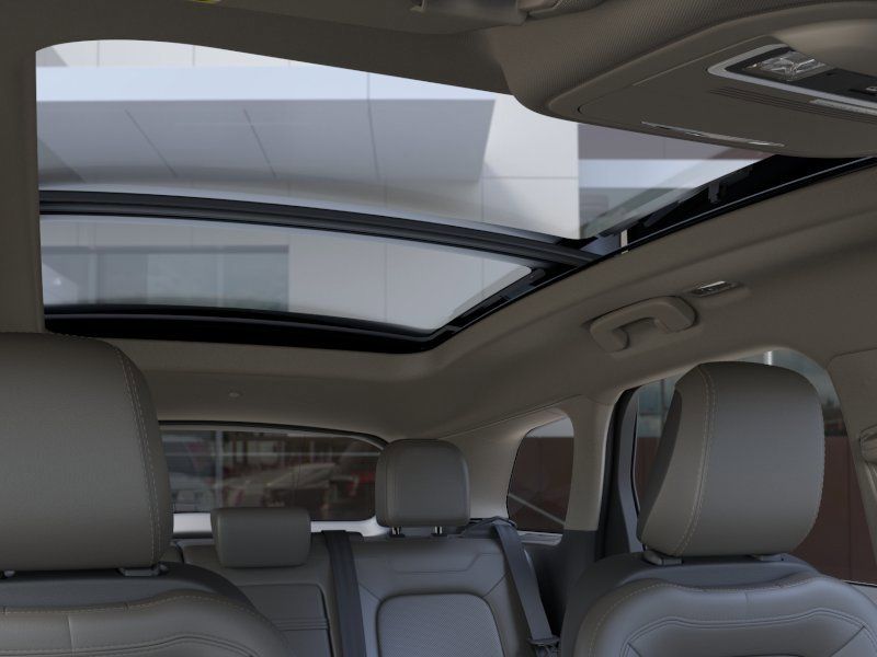 New 2026 Pristine White Metallic Tri-Coat Lincoln Grand Touring image 22