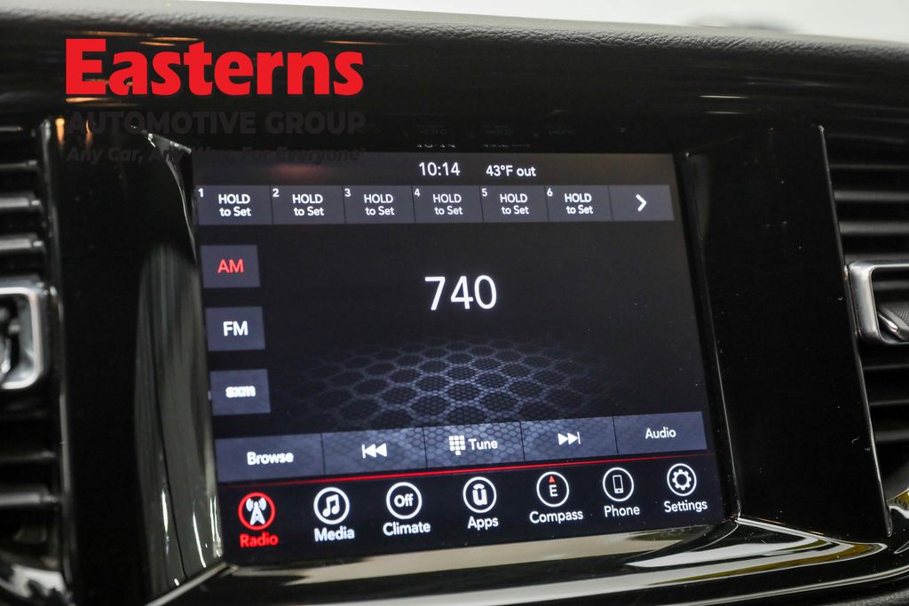 Used 2023 White Dodge SXT image 19