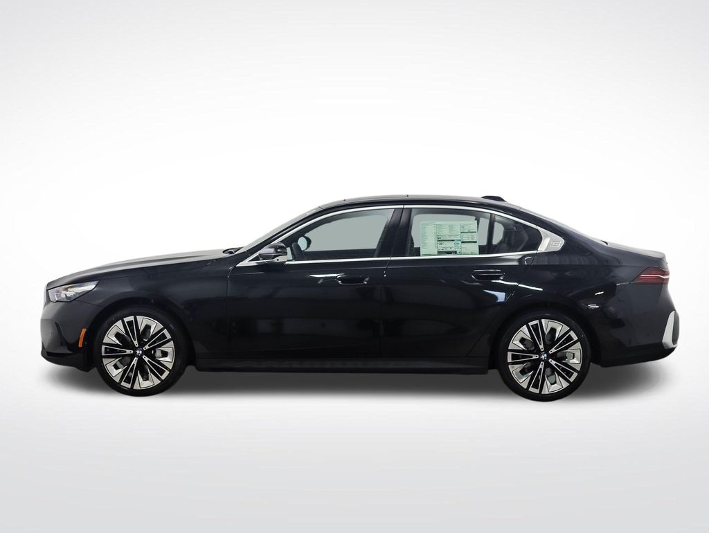 Thumbnail: 2026 BMW 5 Series - 2