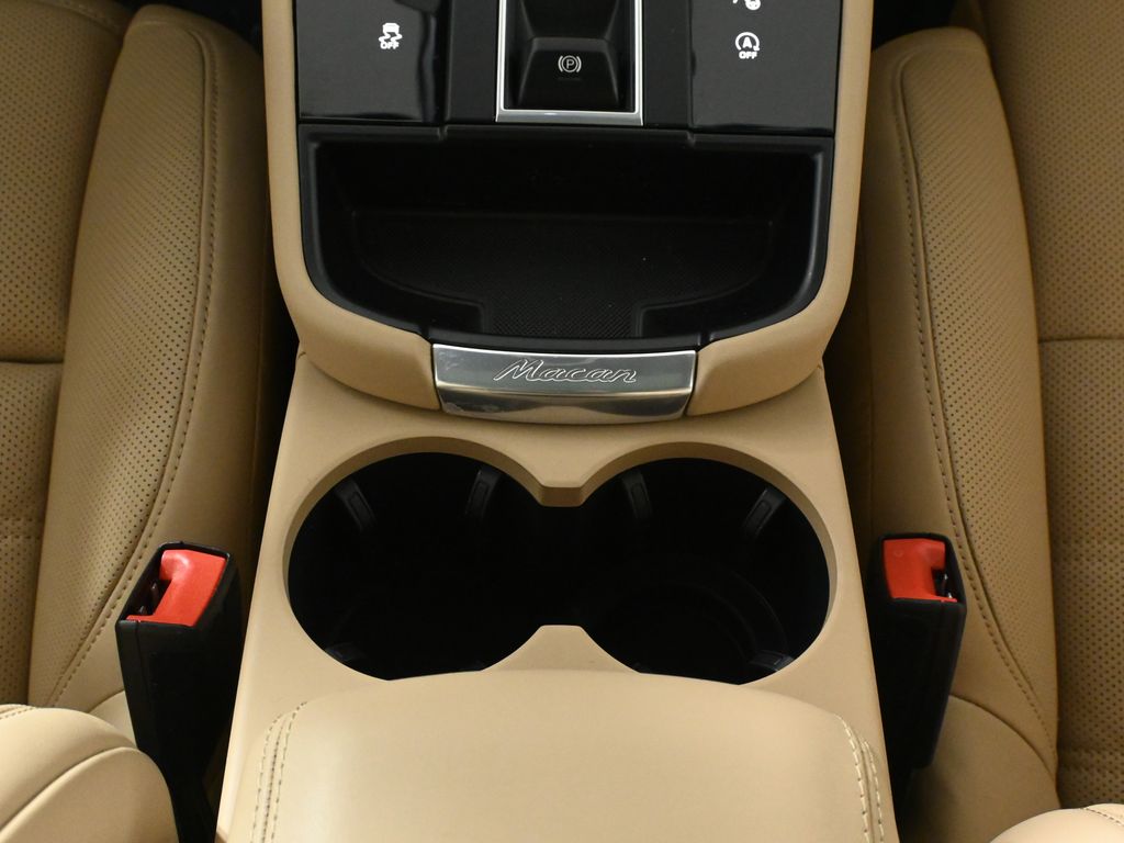 Thumbnail: 2025 Porsche Macan - 26