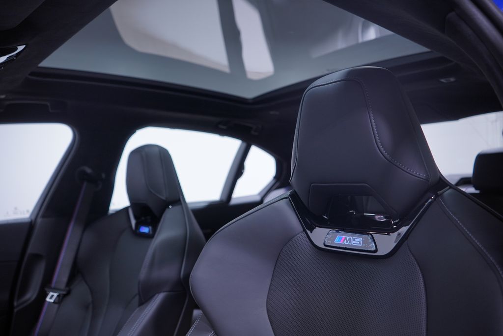 Thumbnail: 2026 BMW M5 - 8