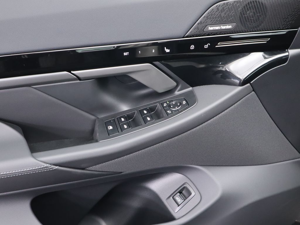 Thumbnail: 2025 BMW 5 Series - 24