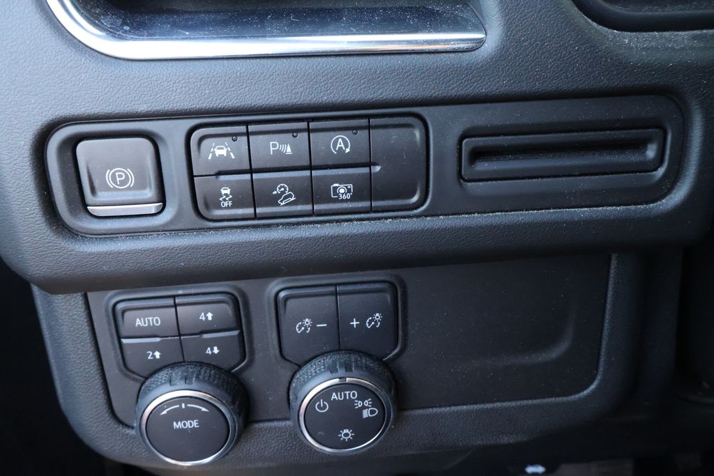 Thumbnail: 2023 Chevrolet Tahoe - 18