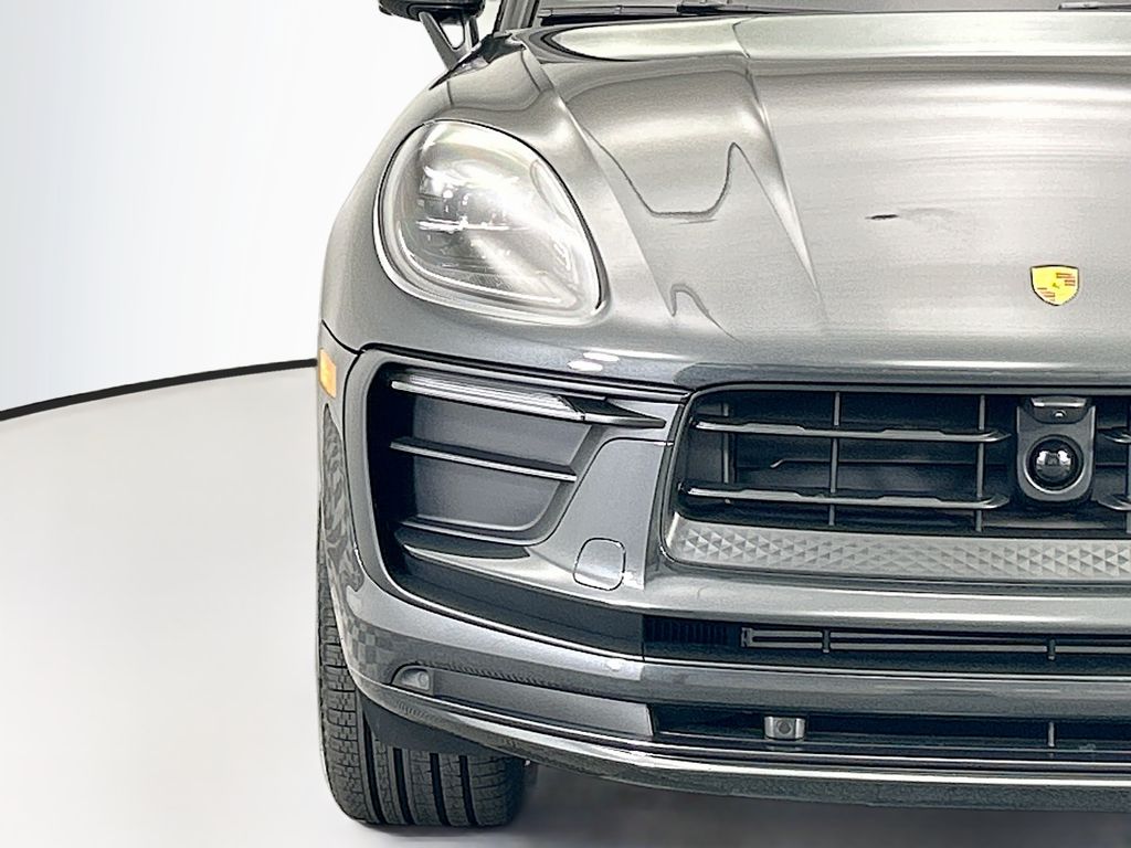 Thumbnail: 2026 Porsche Macan - 12