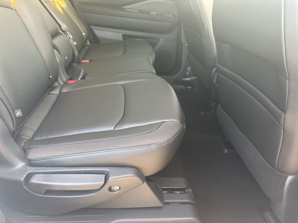 2025 Everest White Pearl Tricoat Nissan Pathfinder SL FWD SUV