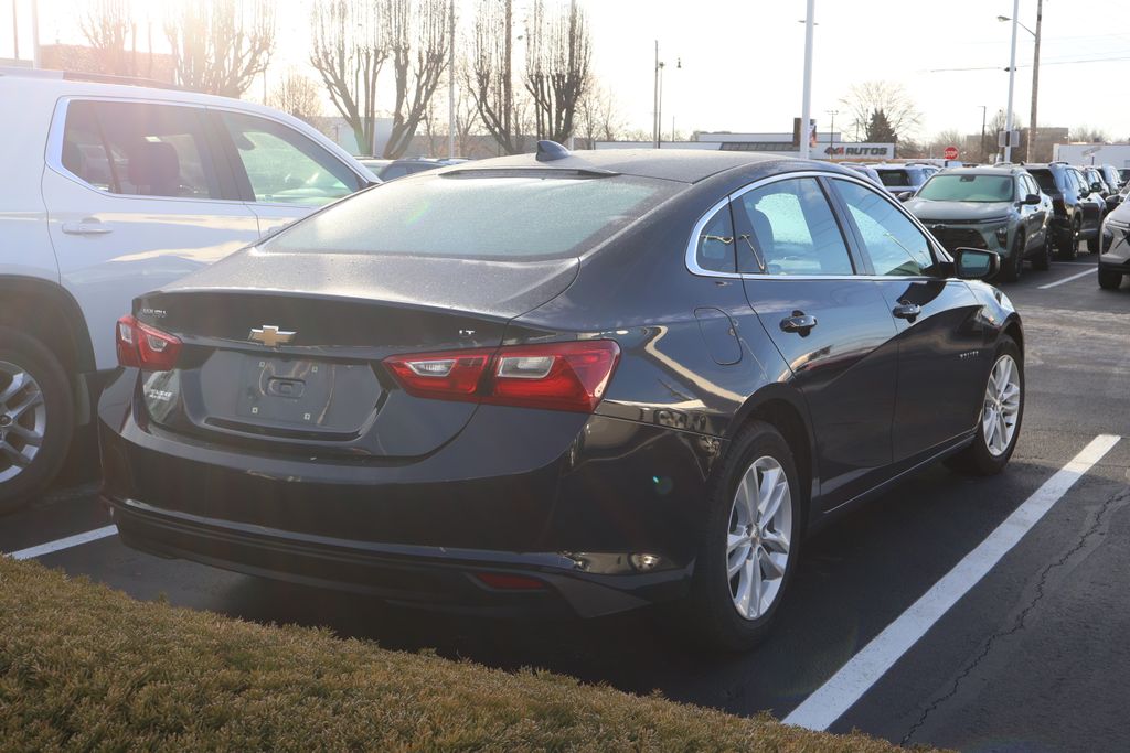Thumbnail: 2017 Chevrolet Malibu - 7