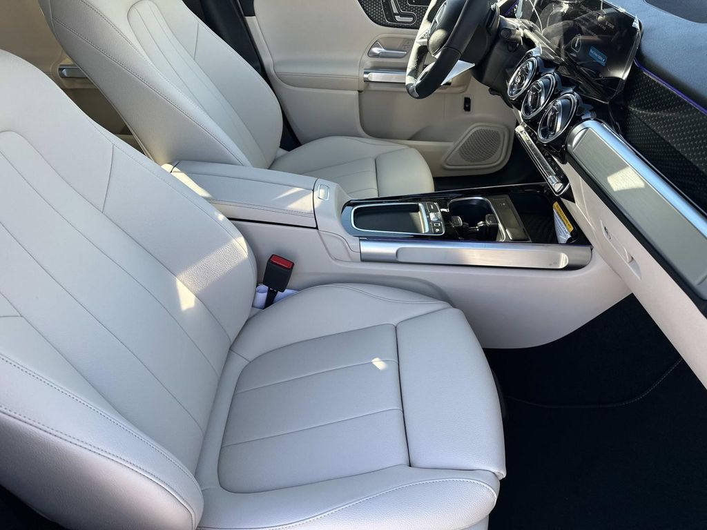 Thumbnail: 2025 Mercedes-Benz GLB - 11