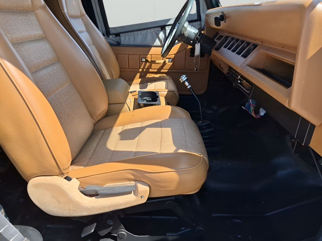 Used 1995 Green Jeep S image 16