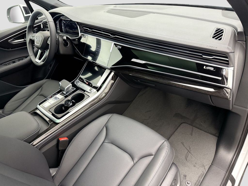 Thumbnail: 2026 Audi Q7 - 17