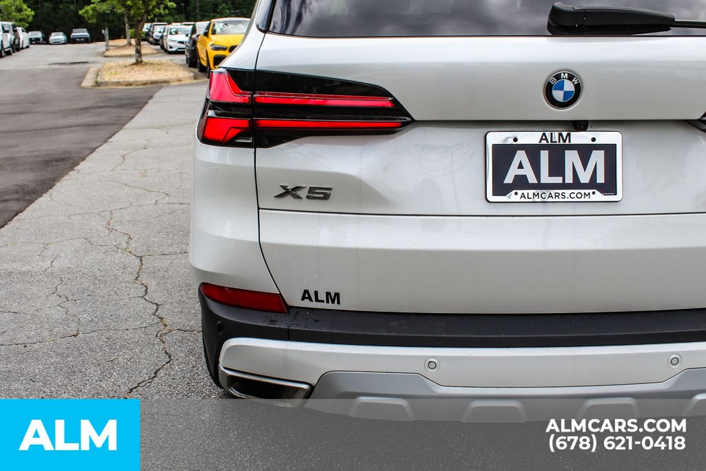 Used 2024 White BMW sDrive40i image 12