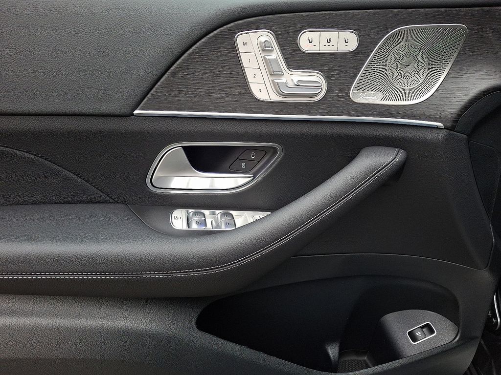 Thumbnail: 2026 Mercedes-Benz GLE - 7